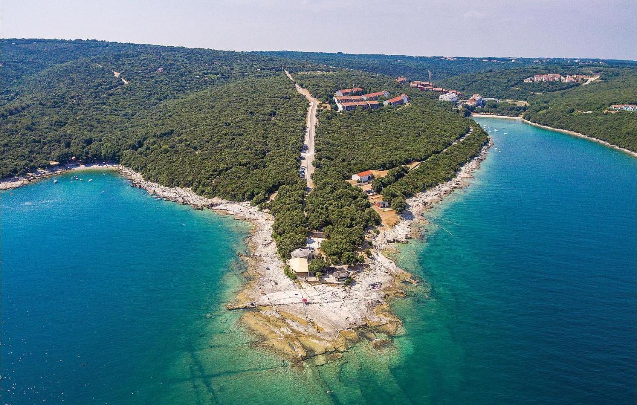 1 Bedroom Amazing Apartment In Peruški エクステリア 写真