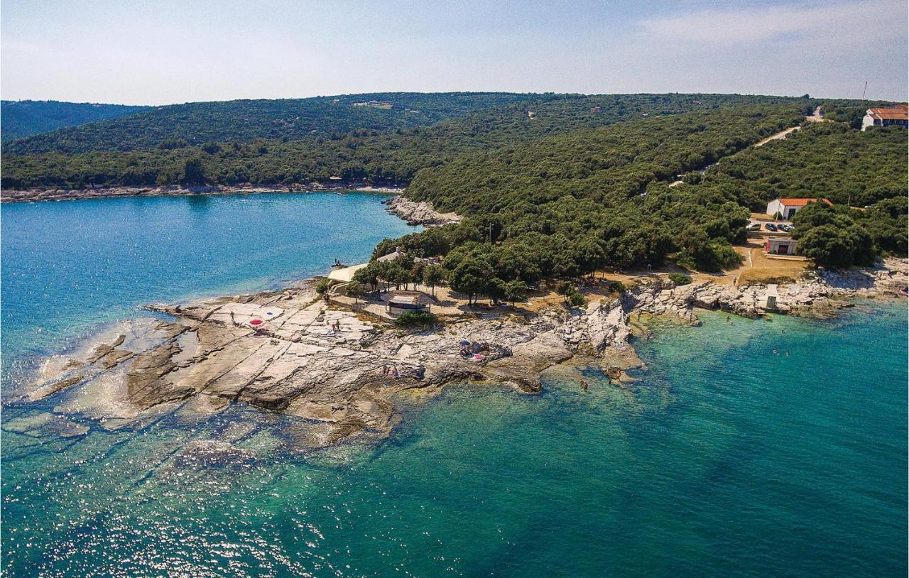 1 Bedroom Amazing Apartment In Peruški エクステリア 写真