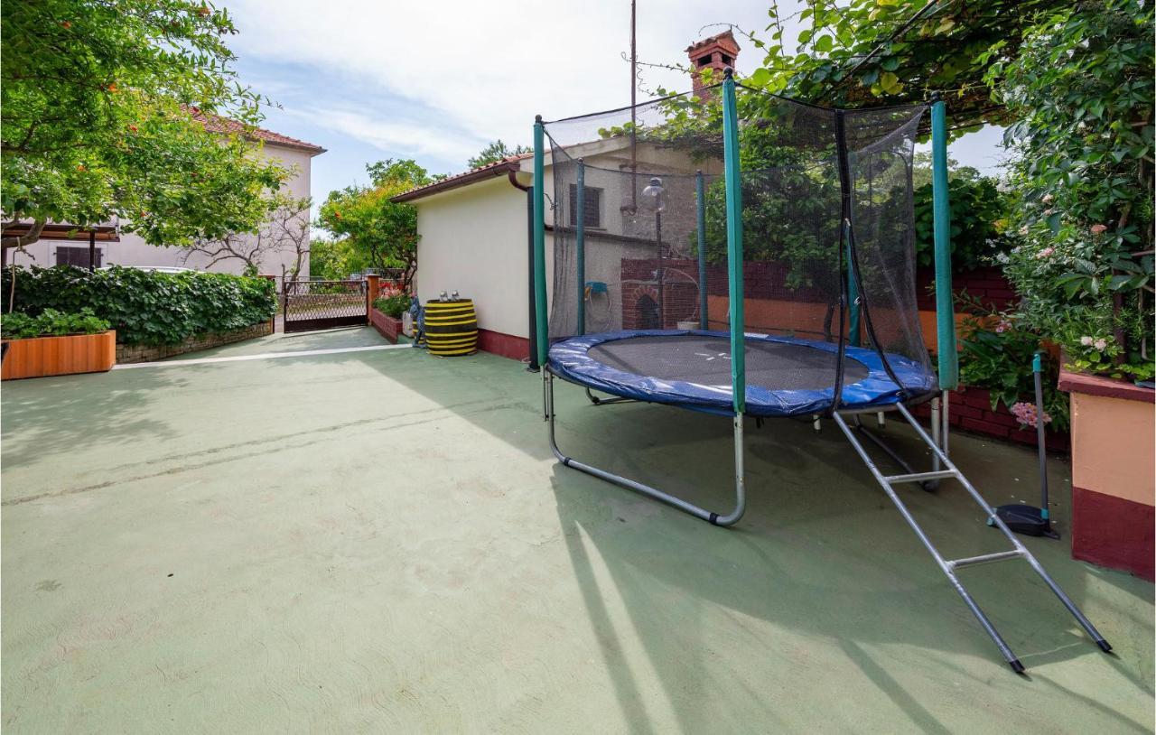 1 Bedroom Amazing Apartment In Peruški エクステリア 写真