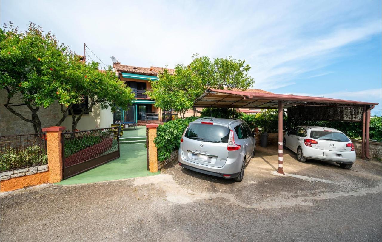 1 Bedroom Amazing Apartment In Peruški エクステリア 写真