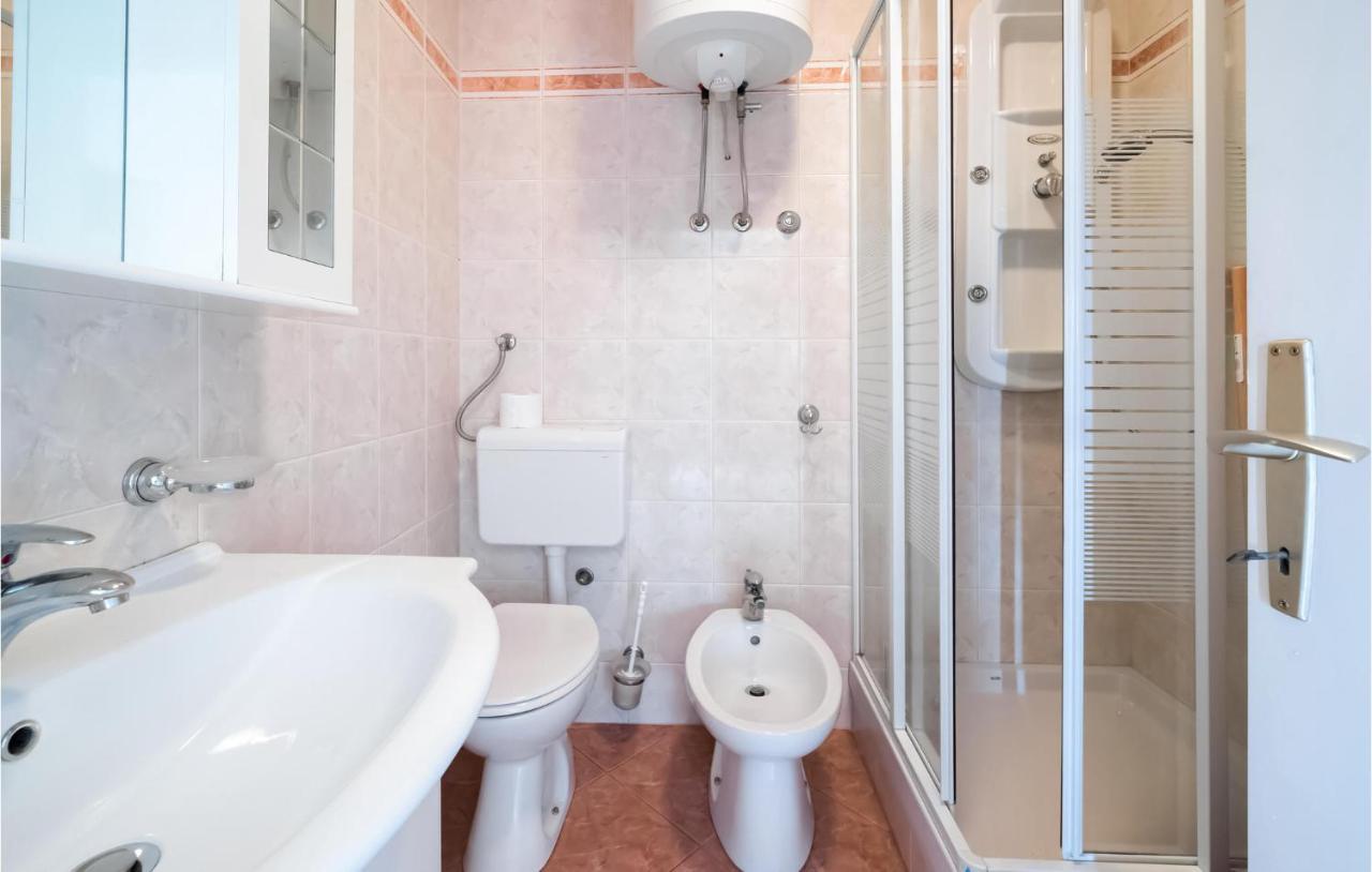 1 Bedroom Amazing Apartment In Peruški エクステリア 写真