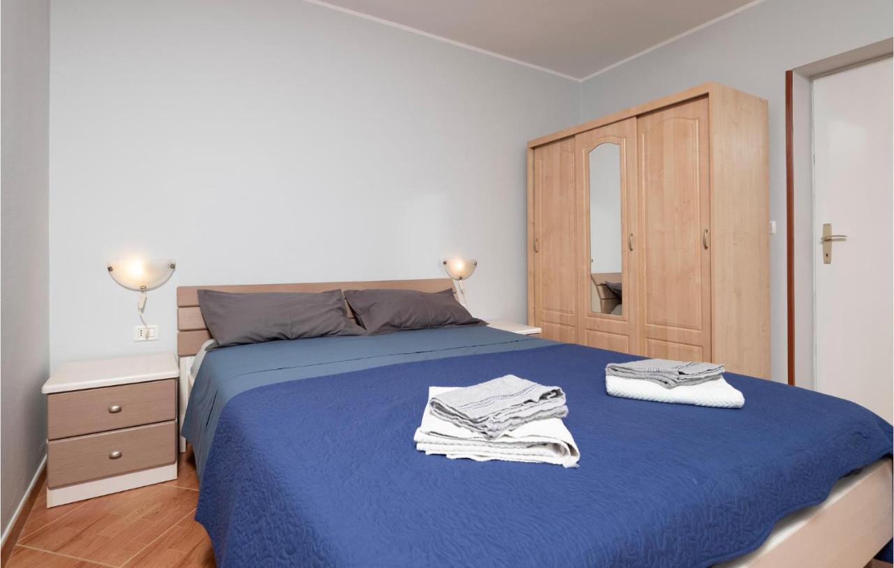 1 Bedroom Amazing Apartment In Peruški エクステリア 写真