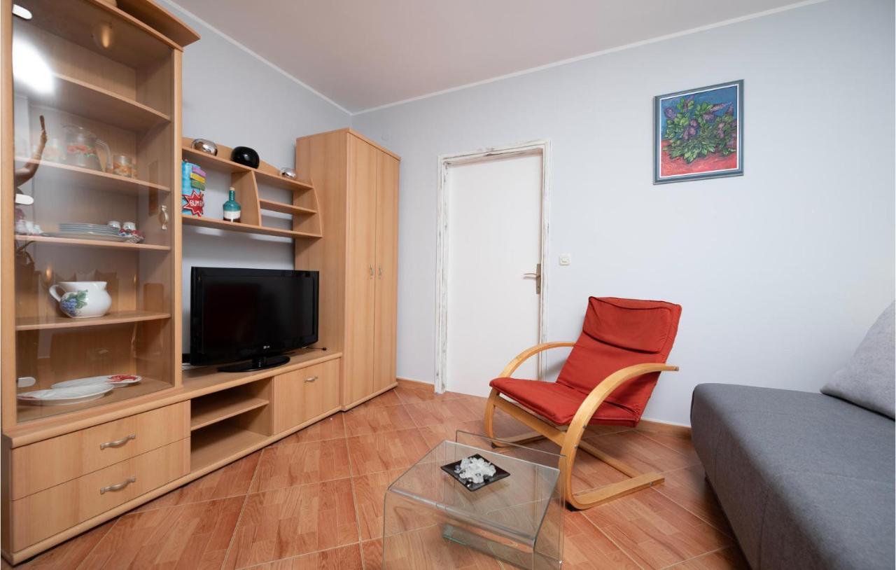 1 Bedroom Amazing Apartment In Peruški エクステリア 写真