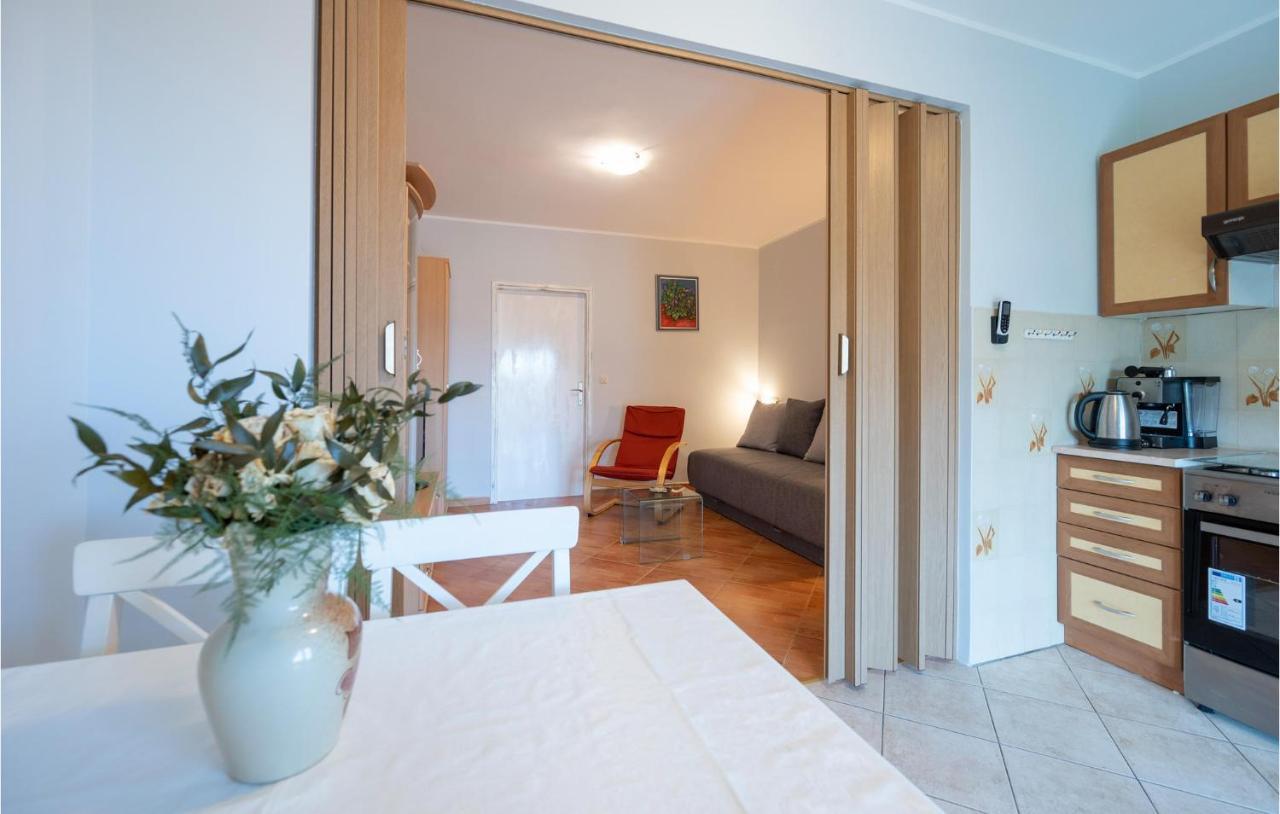 1 Bedroom Amazing Apartment In Peruški エクステリア 写真