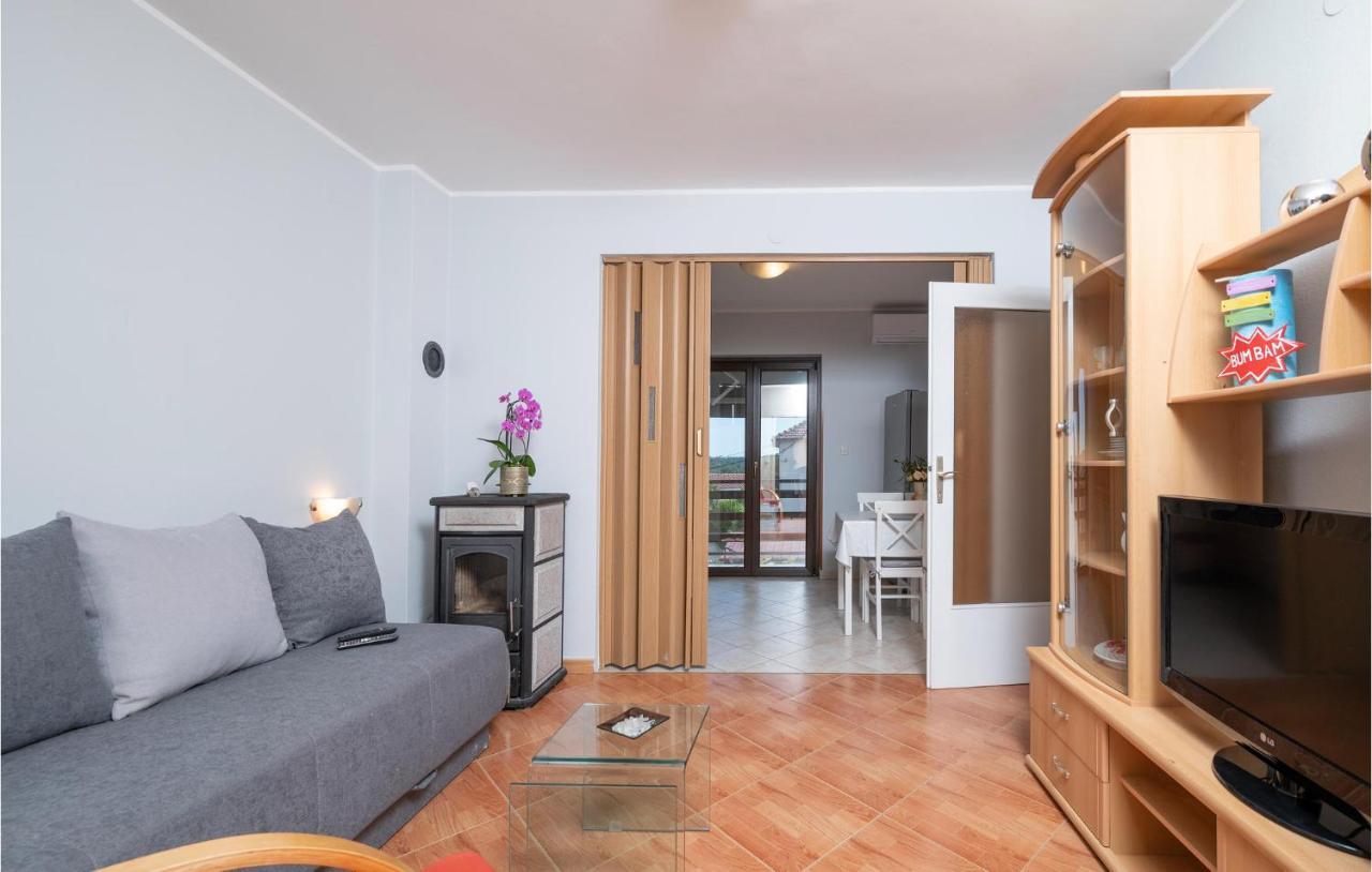 1 Bedroom Amazing Apartment In Peruški エクステリア 写真