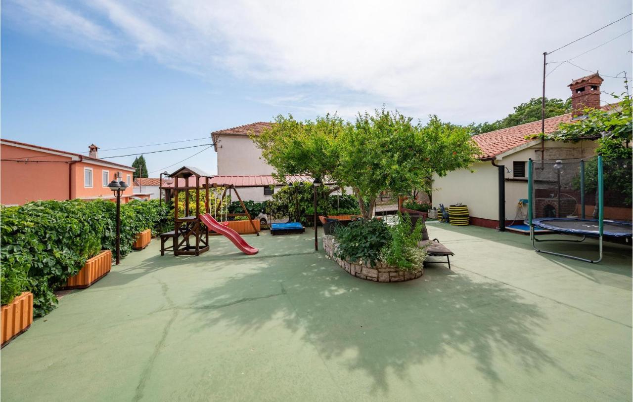 1 Bedroom Amazing Apartment In Peruški エクステリア 写真