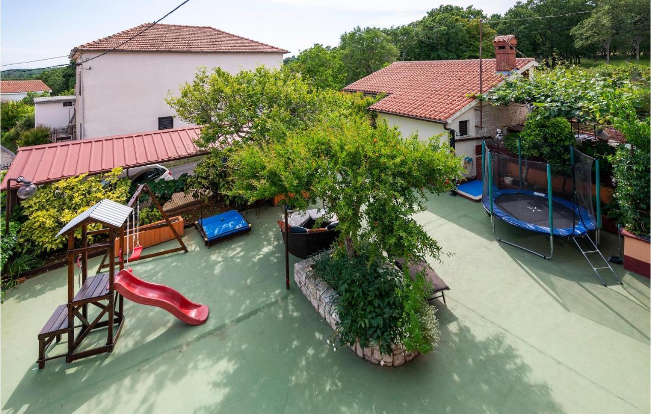 1 Bedroom Amazing Apartment In Peruški エクステリア 写真