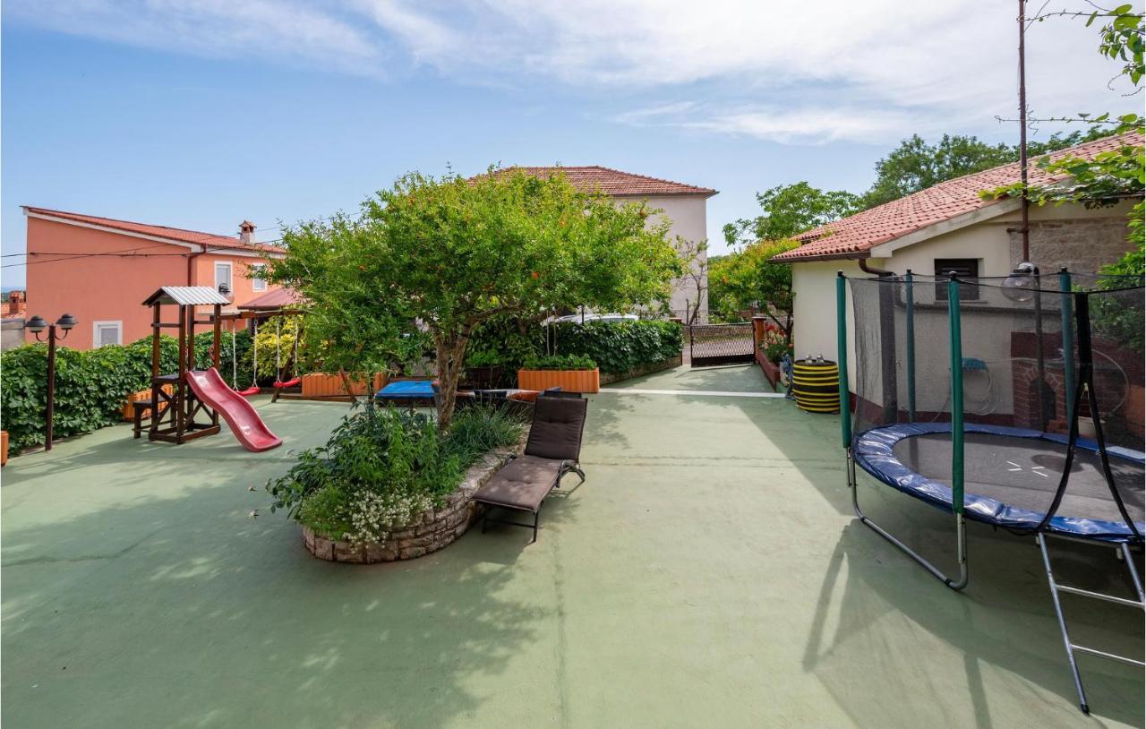 1 Bedroom Amazing Apartment In Peruški エクステリア 写真