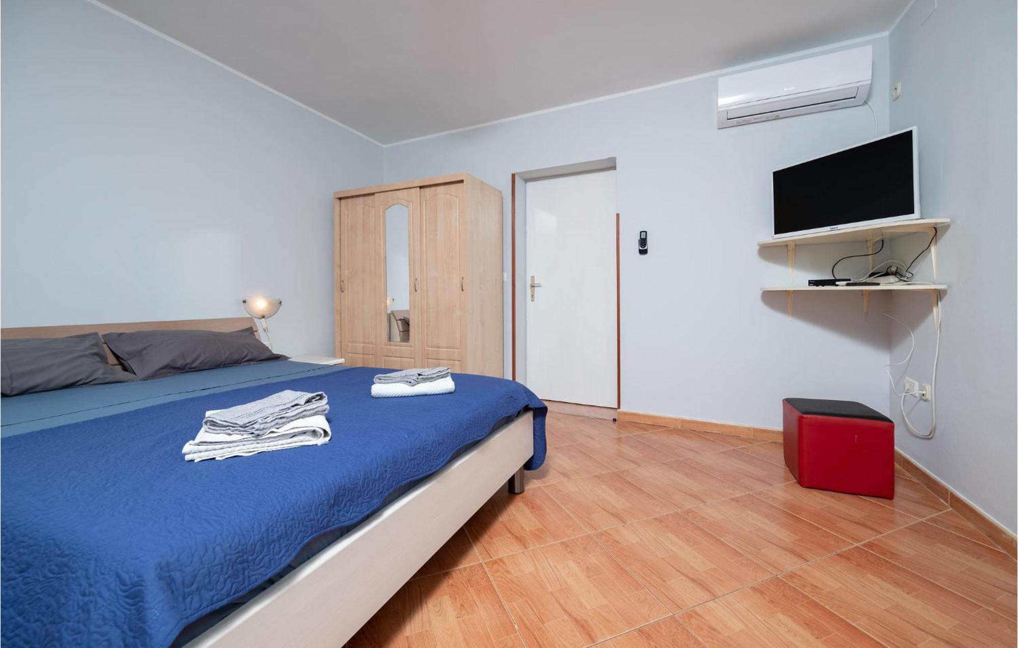 1 Bedroom Amazing Apartment In Peruški エクステリア 写真